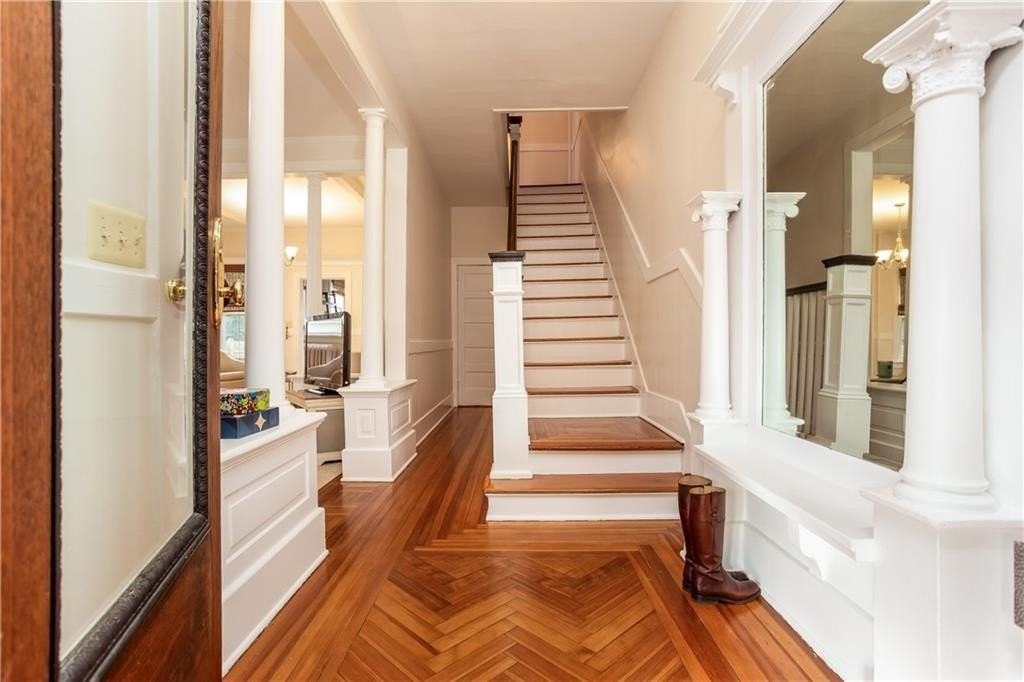 8 Wesley St - Photo 5 of 29