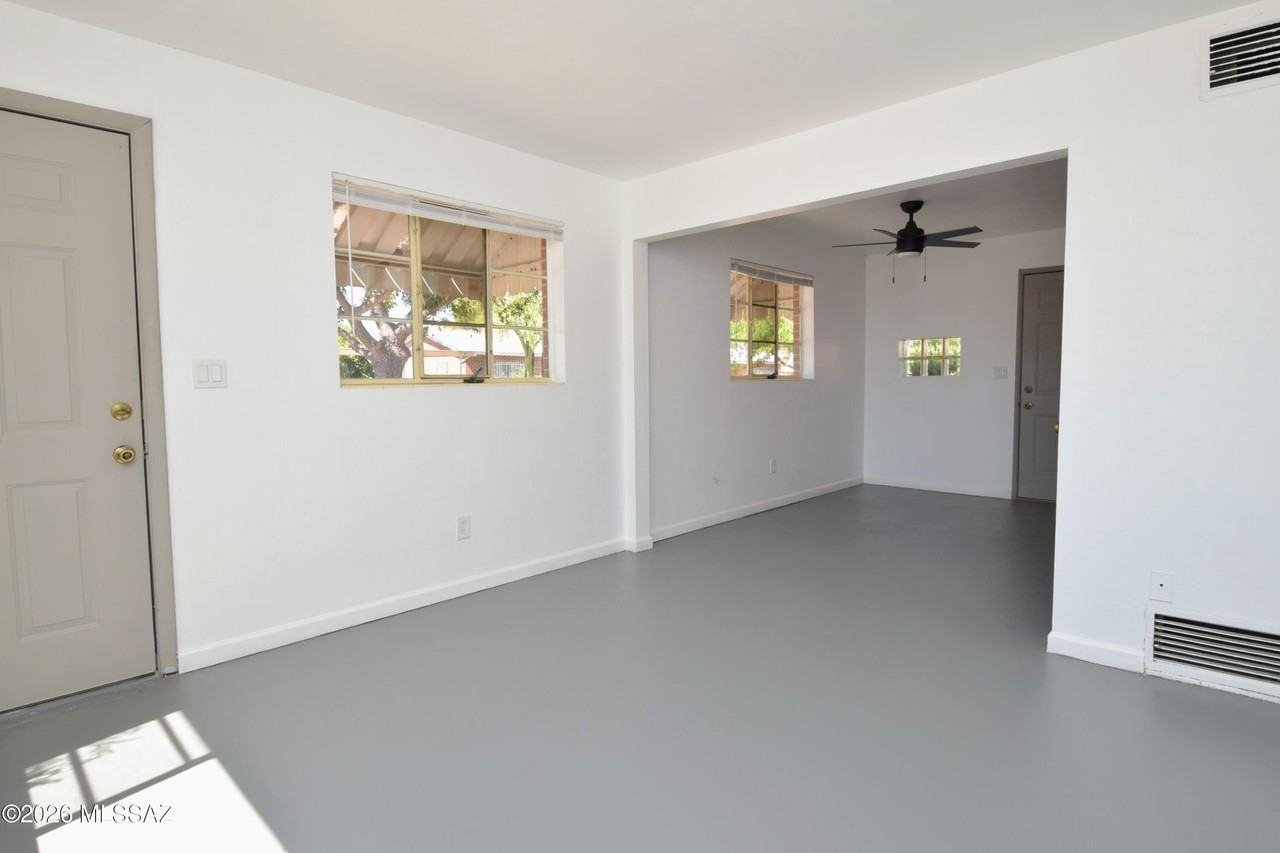 1902 N Tucker Dr - Photo 3 of 16