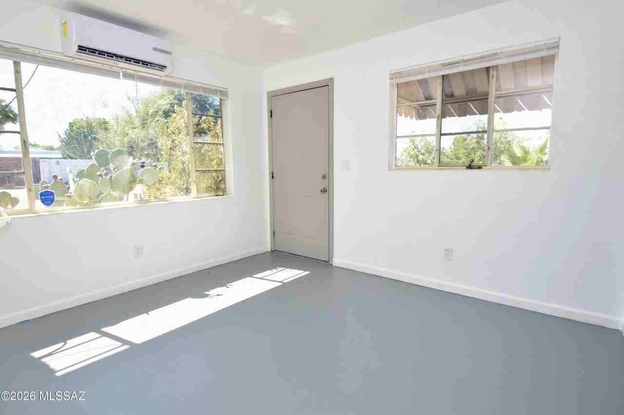 1902 N Tucker Dr - Photo 4 of 16