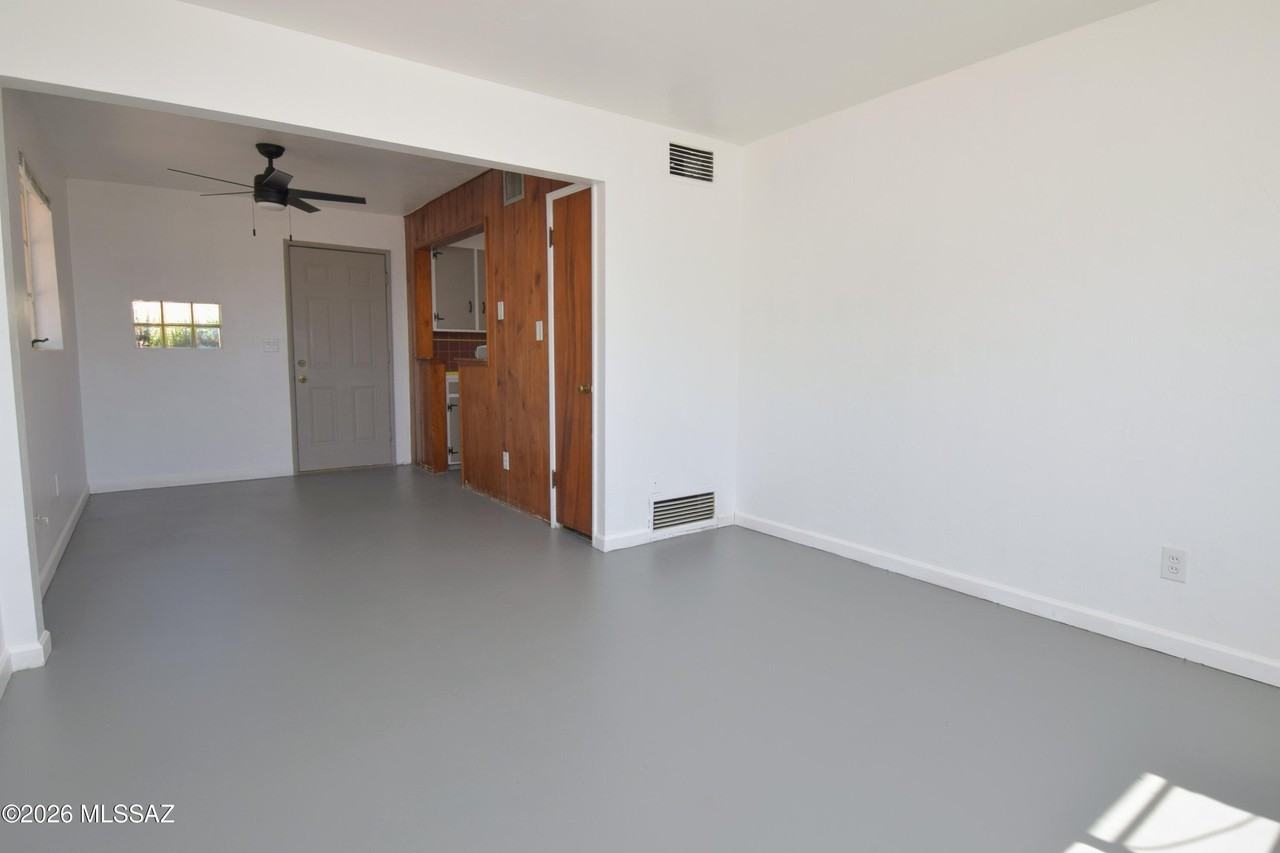 1902 N Tucker Dr - Photo 5 of 16