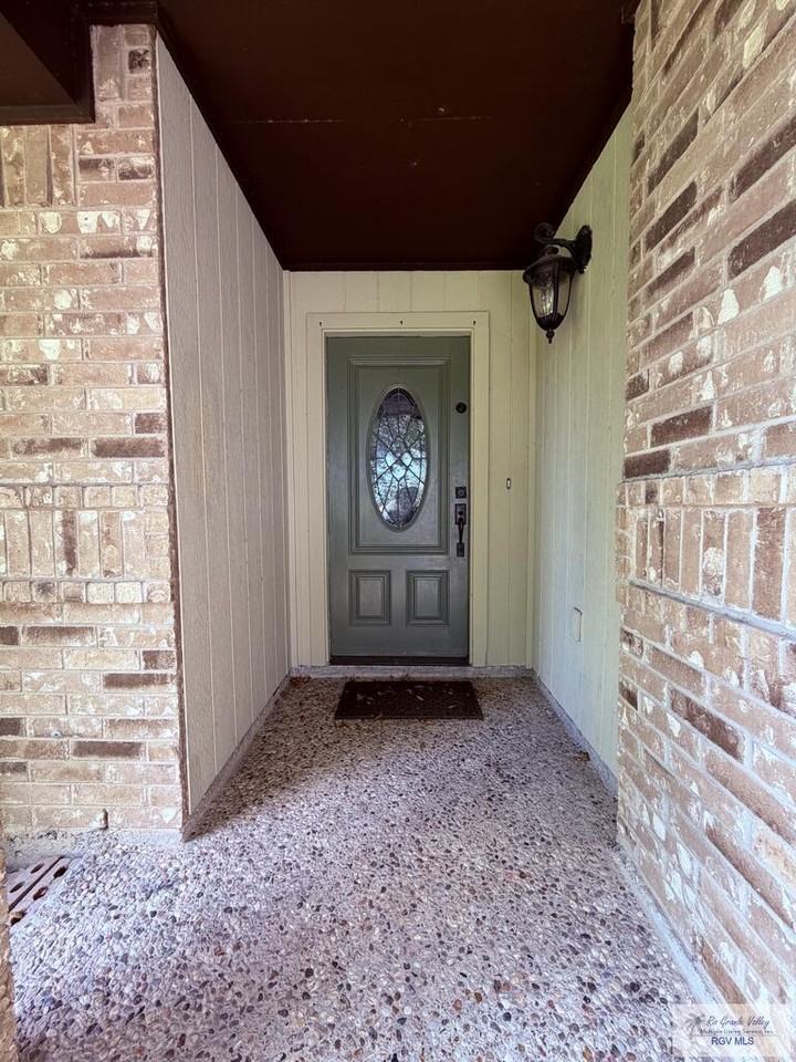 605 Torreon Dr - Photo 3 of 27