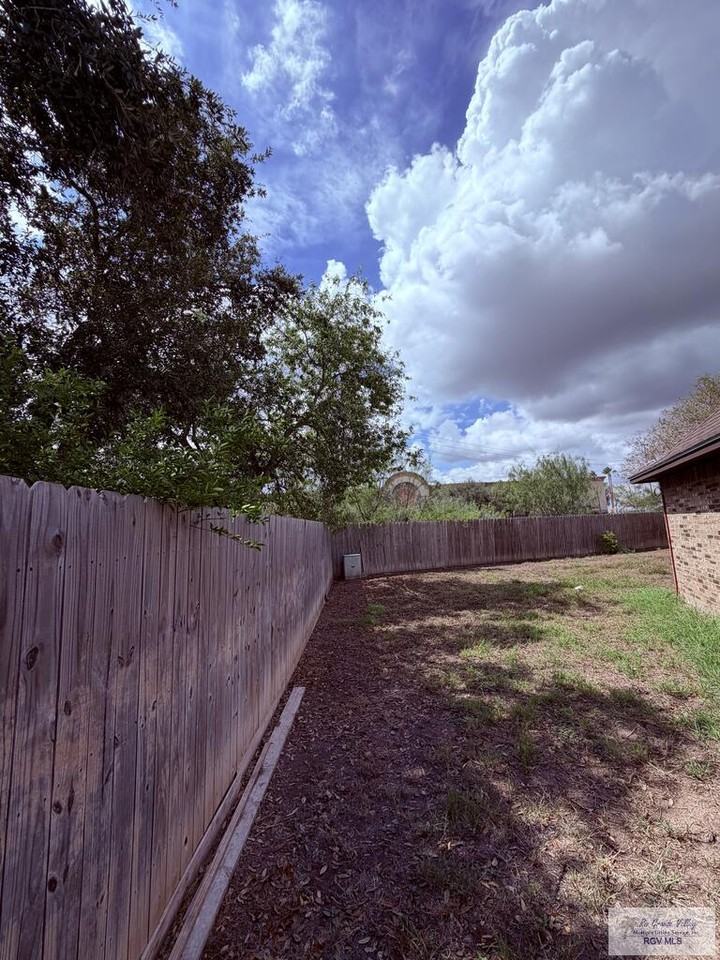 605 Torreon Dr - Photo 4 of 27