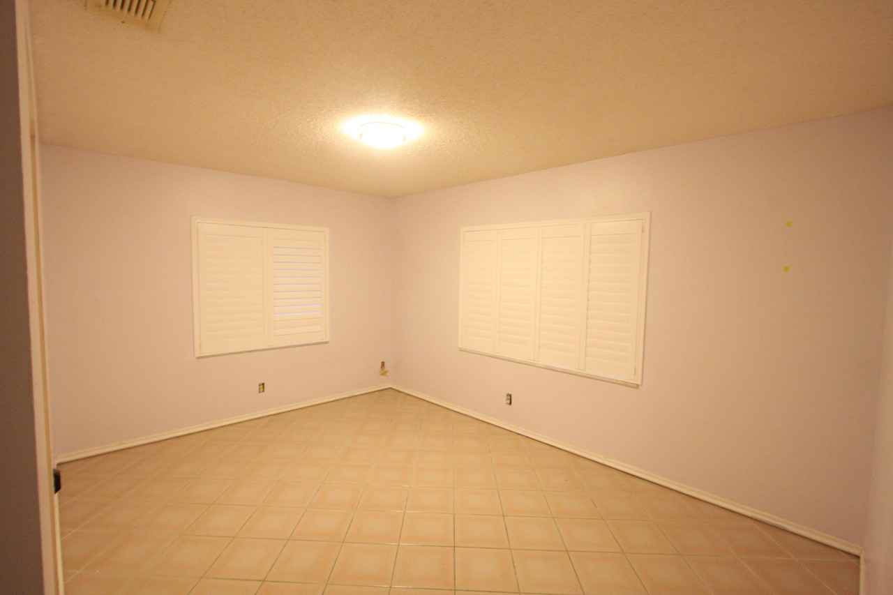 22965 Sw 56th Ave - Photo 3 of 9