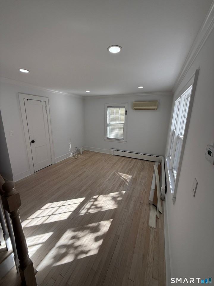 250 Jackson Ave - Photo 2 of 18