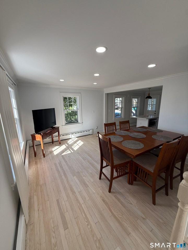 250 Jackson Ave - Photo 3 of 18