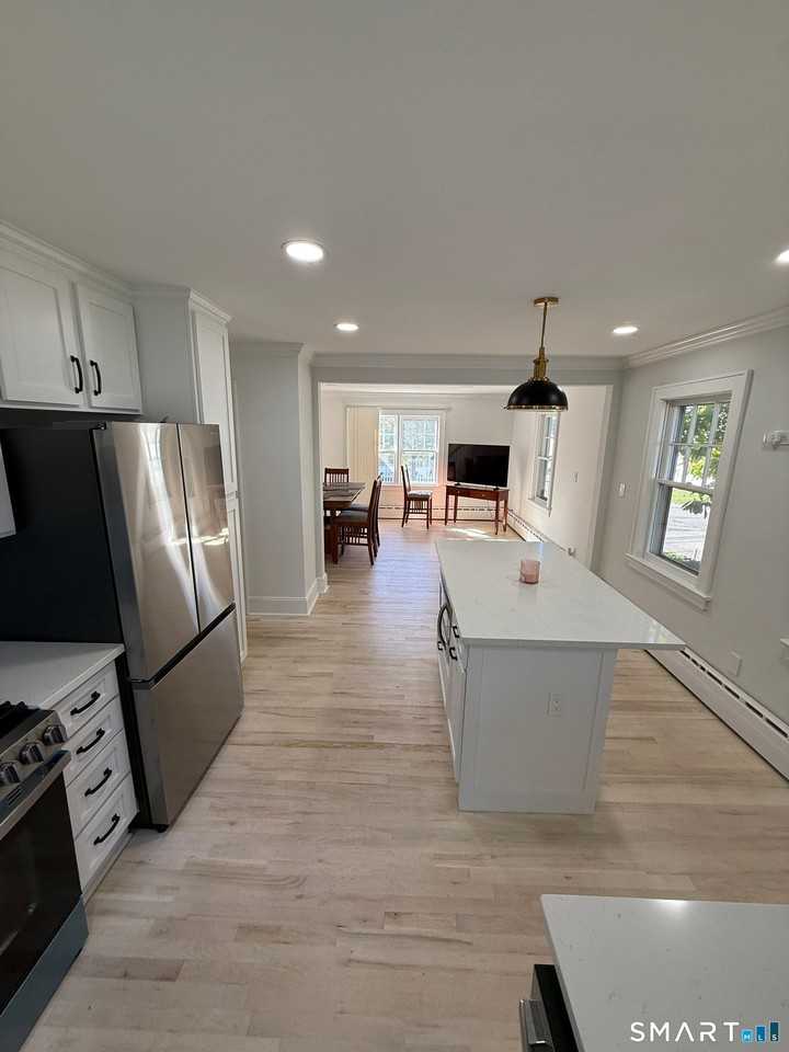 250 Jackson Ave - Photo 5 of 18