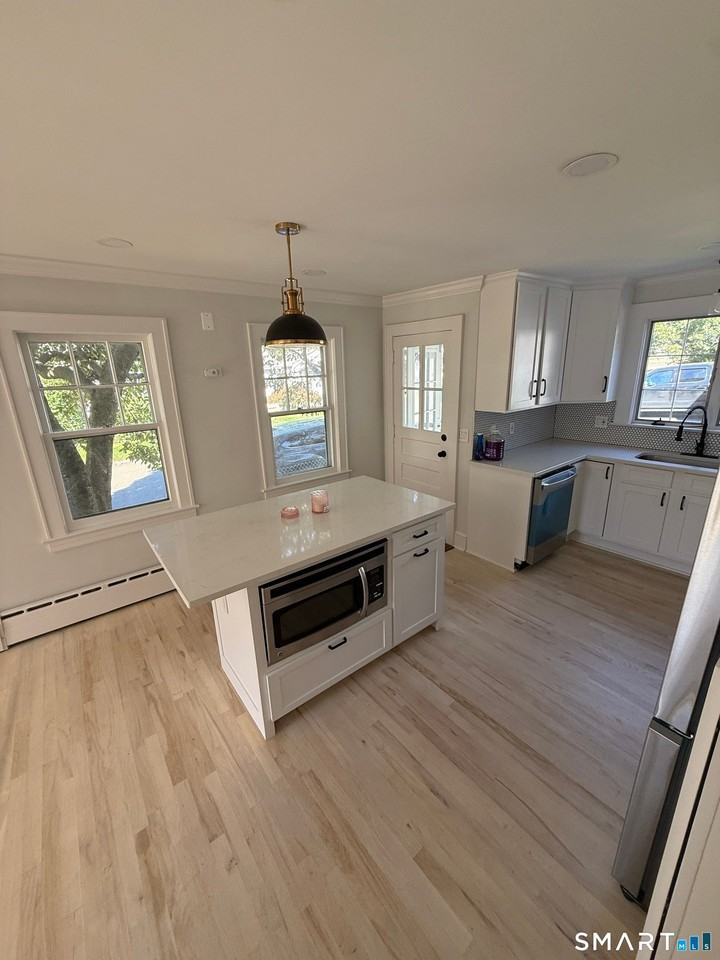 250 Jackson Ave - Photo 6 of 18