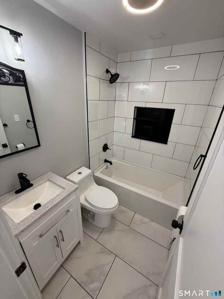 250 Jackson Ave - Photo 7 of 18