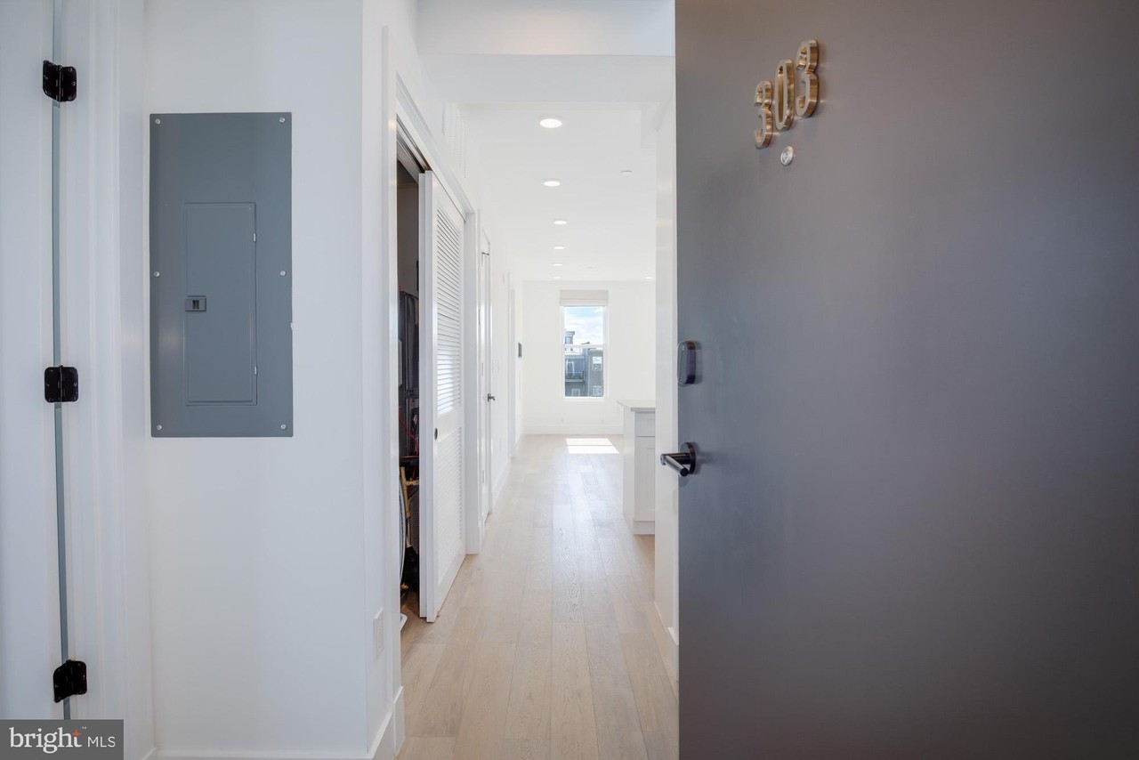 646 Newton Pl Nw #303 - Photo 7 of 27