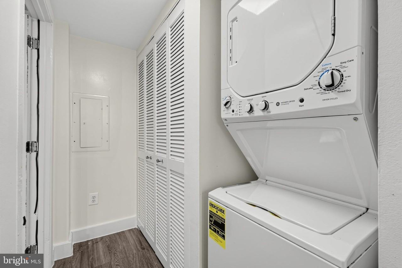 2127 California St Nw #401 - Photo 2 of 24