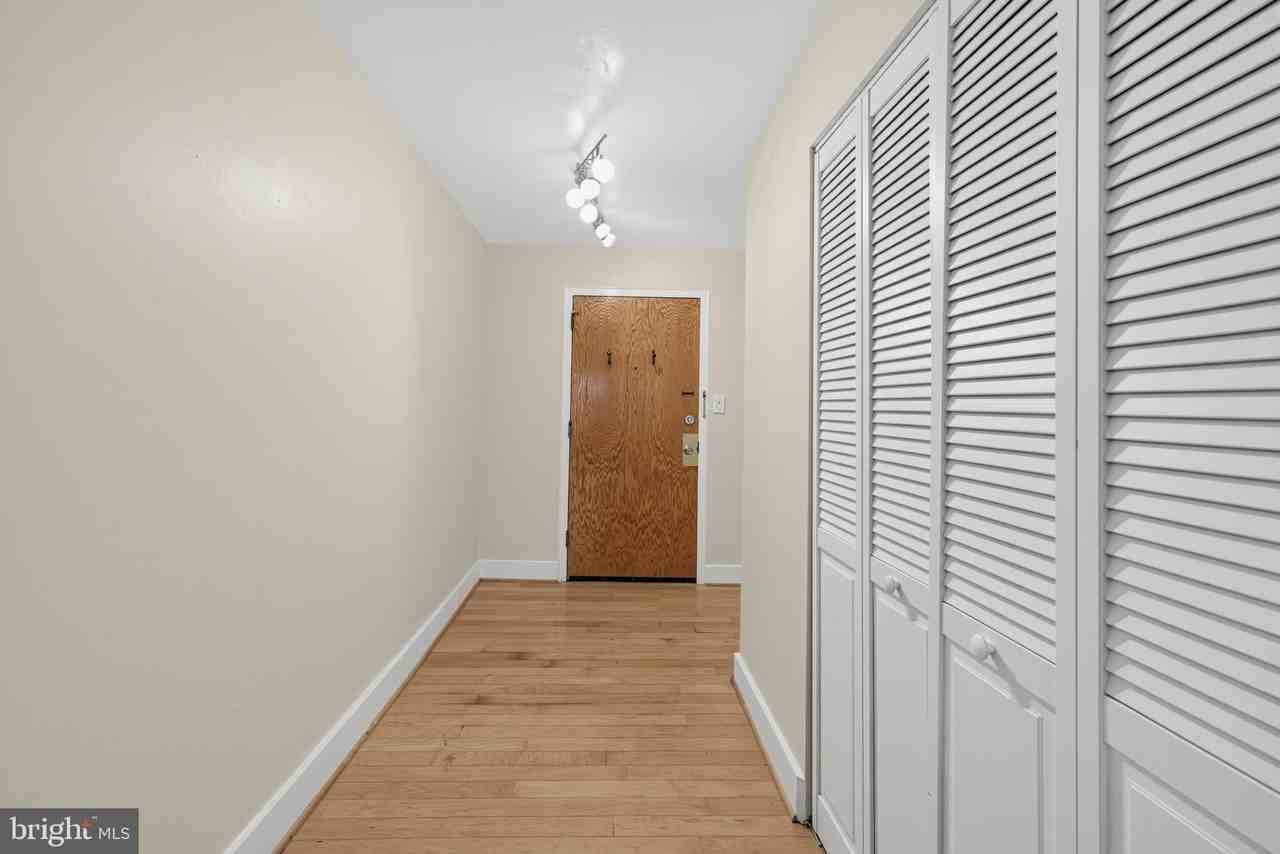 2127 California St Nw #401 - Photo 3 of 24