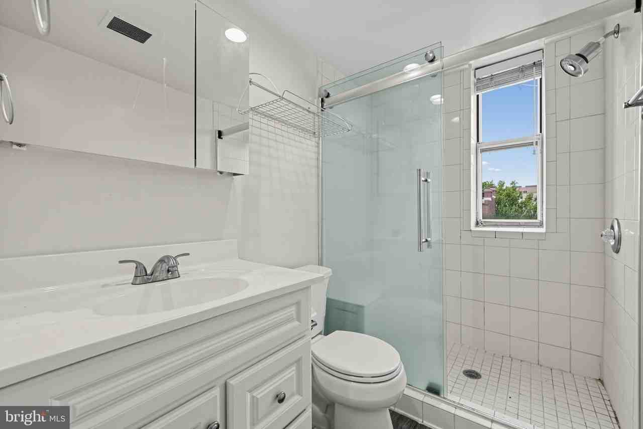 2127 California St Nw #401 - Photo 5 of 24