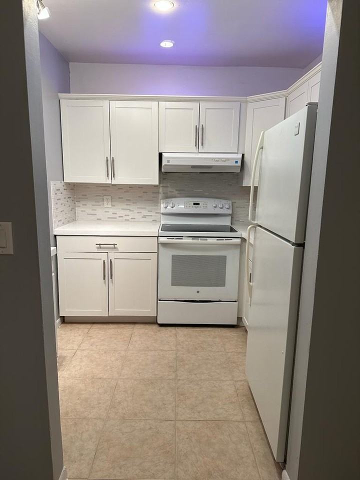 83 Easthampton D - Photo 3 of 19