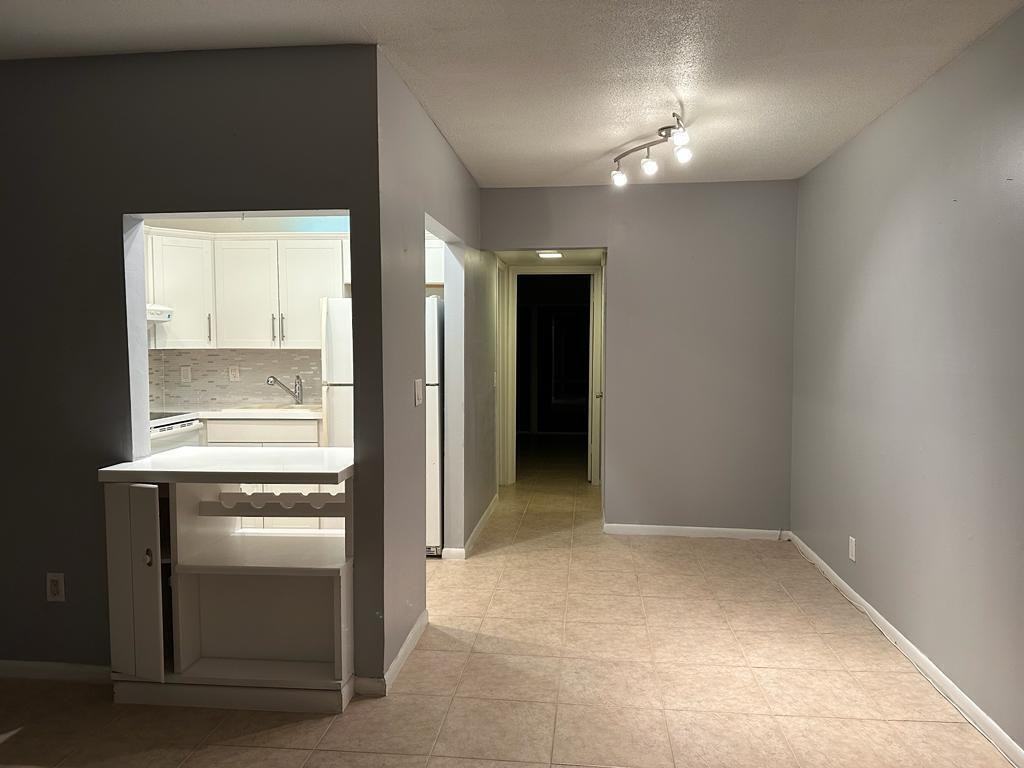 83 Easthampton D - Photo 4 of 19