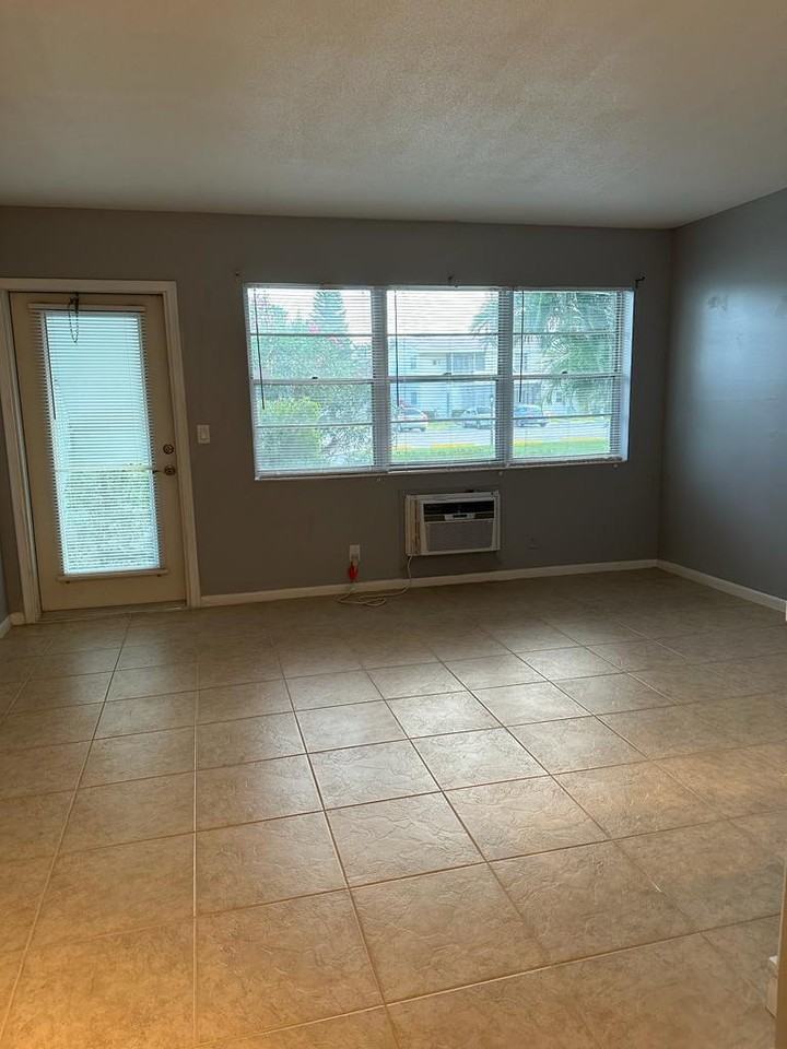 83 Easthampton D - Photo 5 of 19