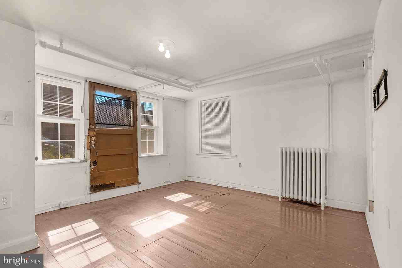 931 Saint Paul St - Photo 4 of 15