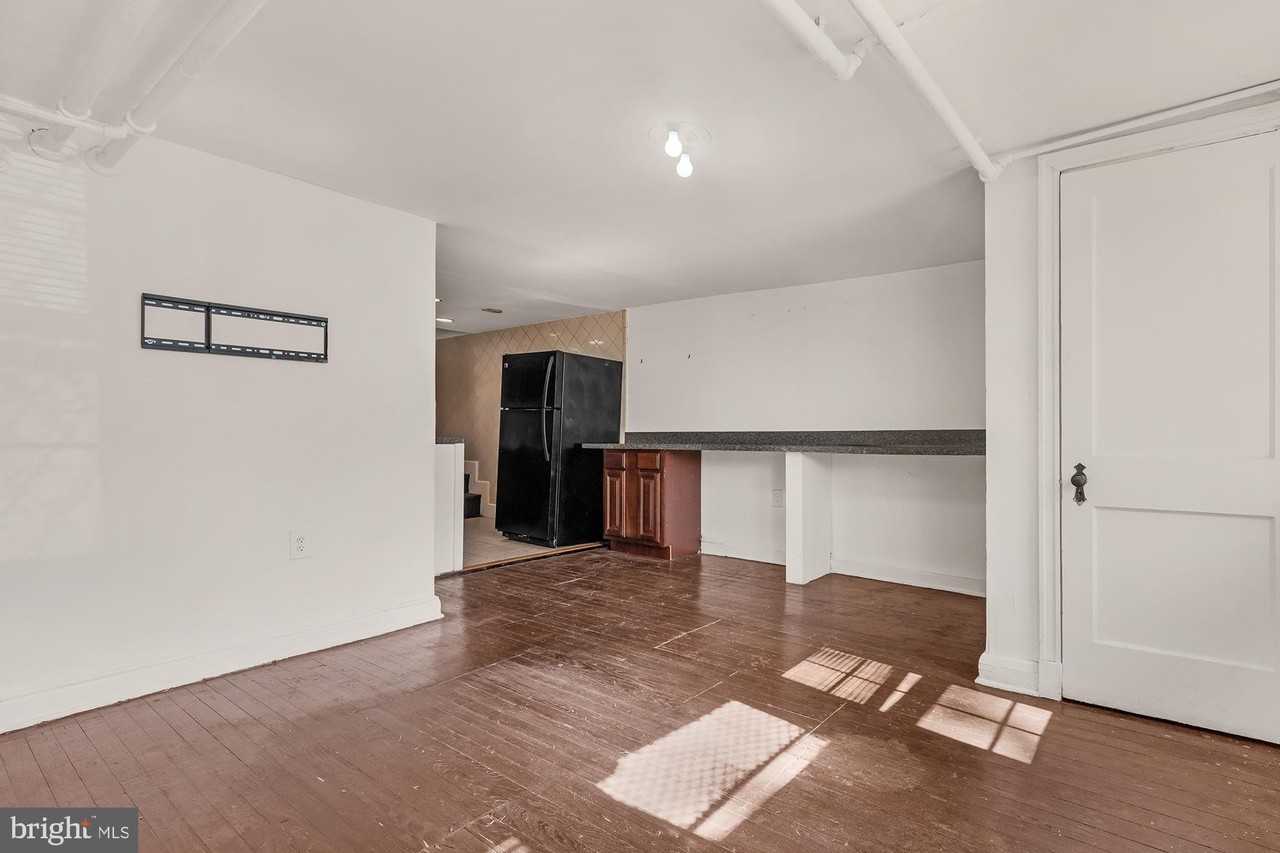 931 Saint Paul St - Photo 6 of 15