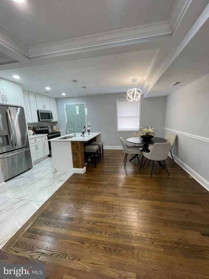 3504 Manchester Ave - Photo 4 of 20