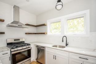 348 Chelsea St - Photo 1 of 1