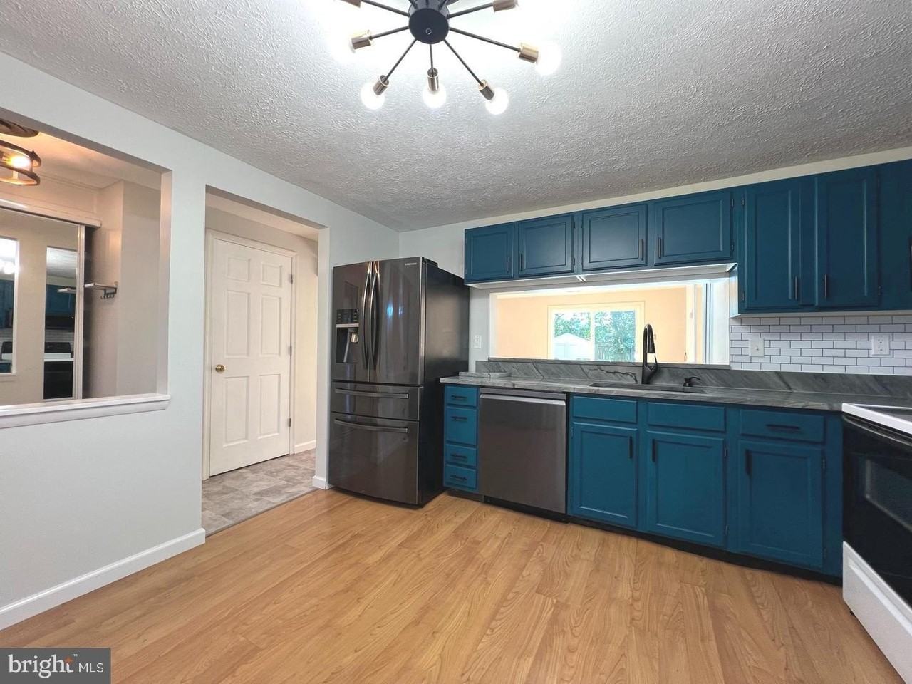 9416 Fitzharding Ln - Photo 3 of 19