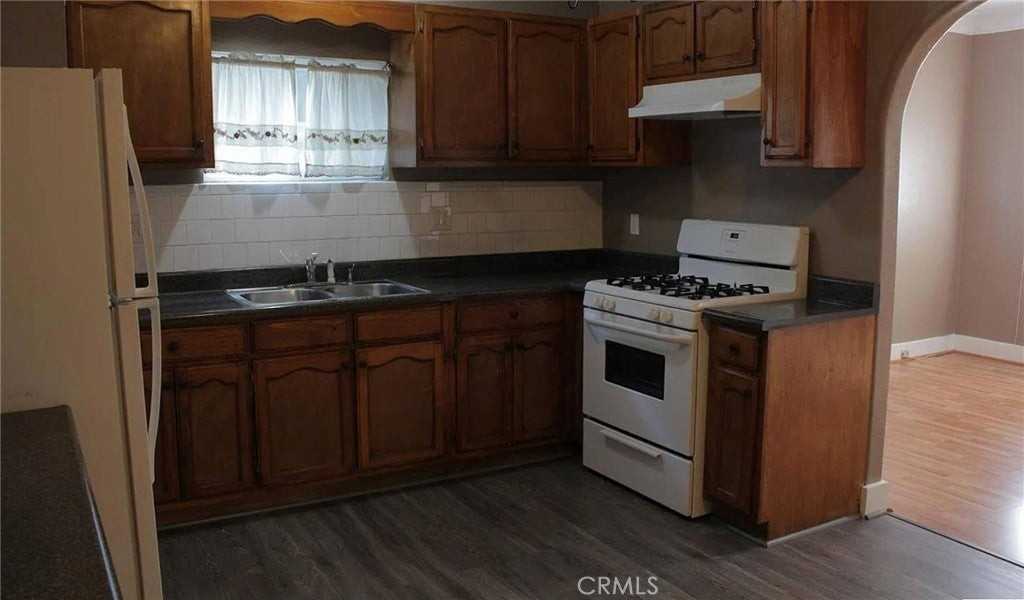 610 Brittania St - Photo 6 of 23