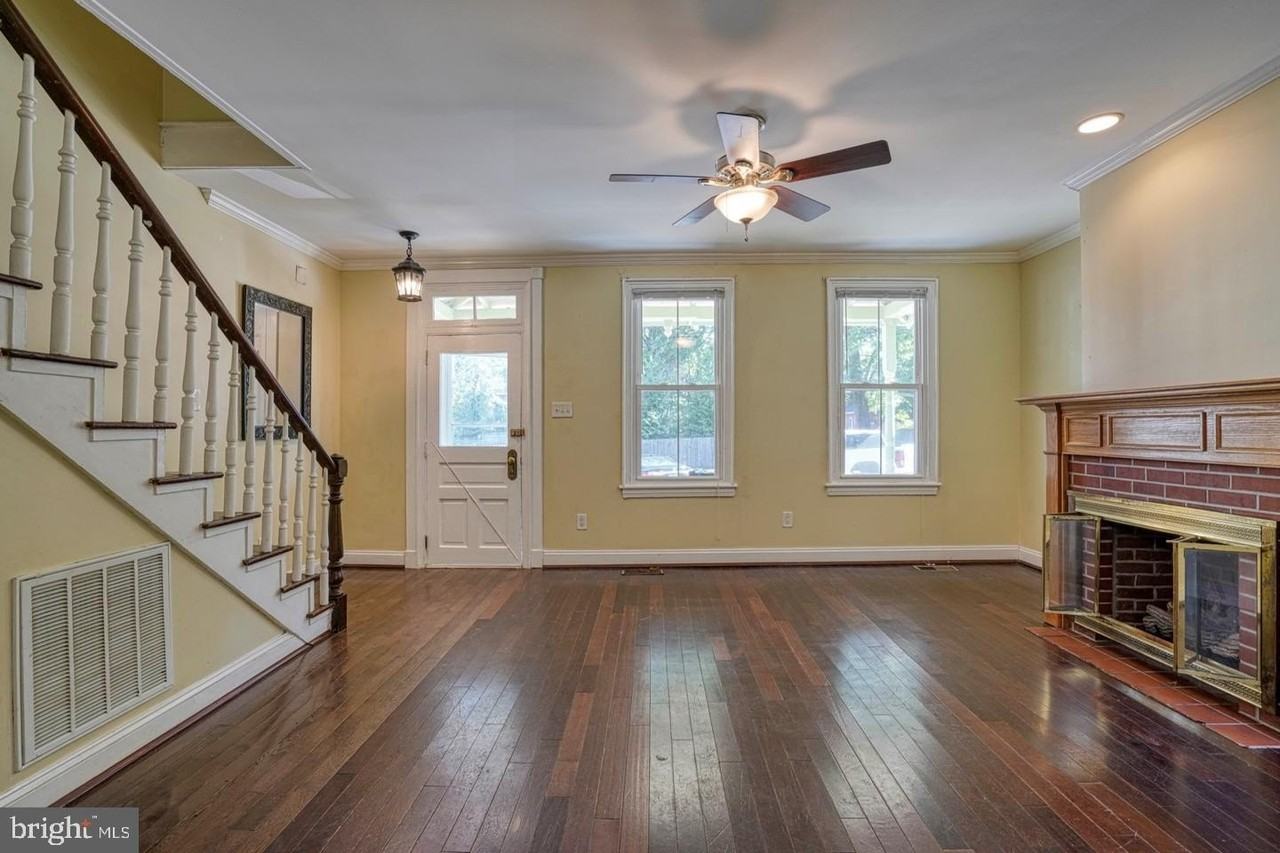 206 N Mill St - Photo 2 of 15