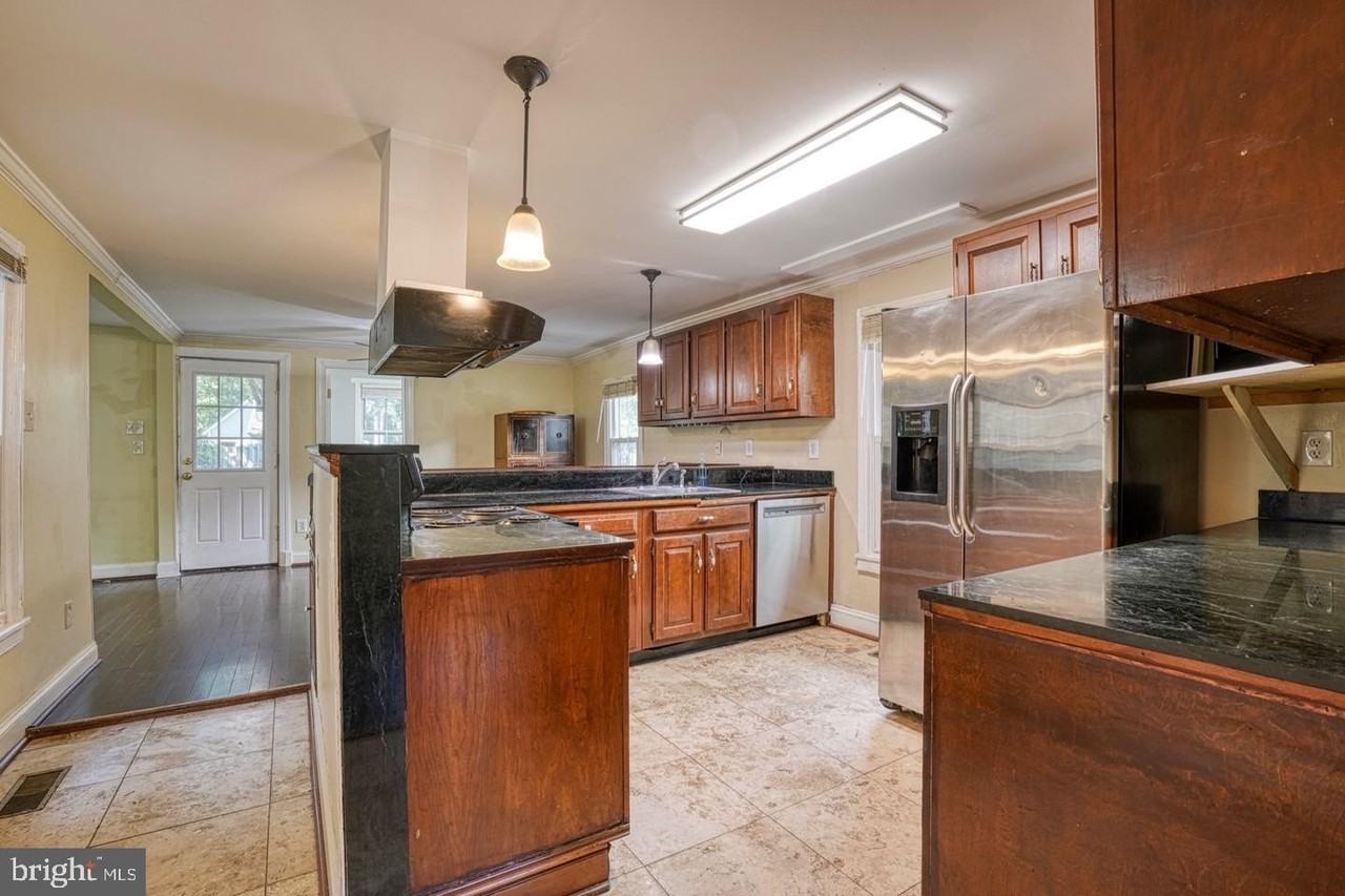 206 N Mill St - Photo 4 of 15