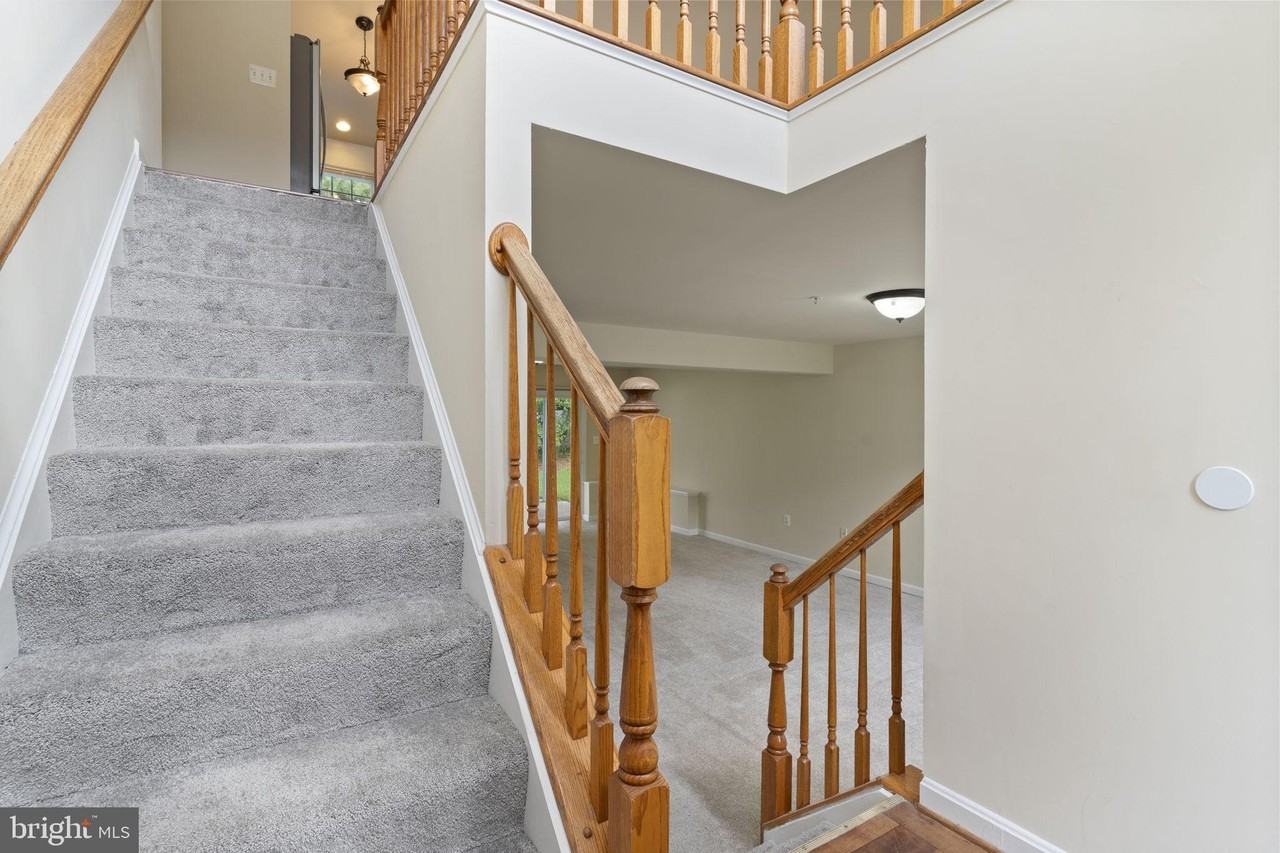 20851 AUTUMN MILL Court - Photo 3 of 36
