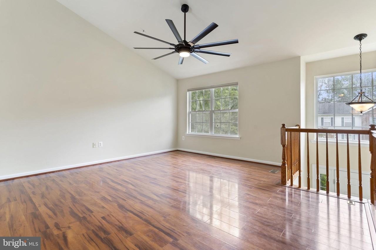 20851 AUTUMN MILL Court - Photo 4 of 36
