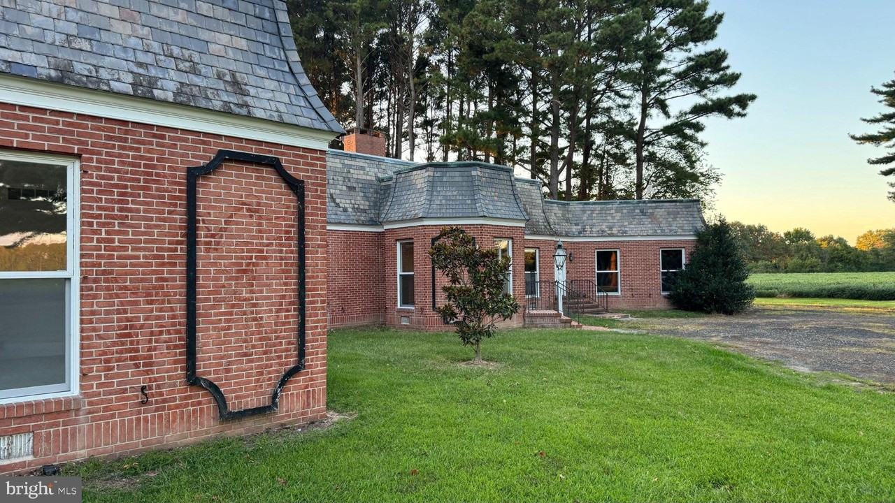 27041 Presquile Rd - Photo 6 of 24