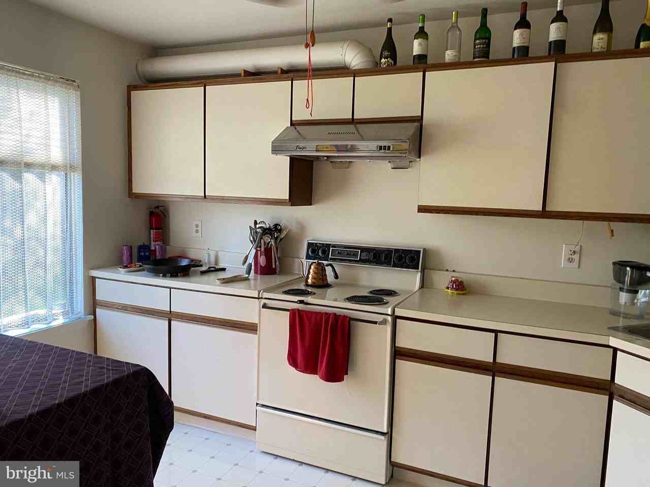 1205 Chesterwood Ct - Photo 3 of 23