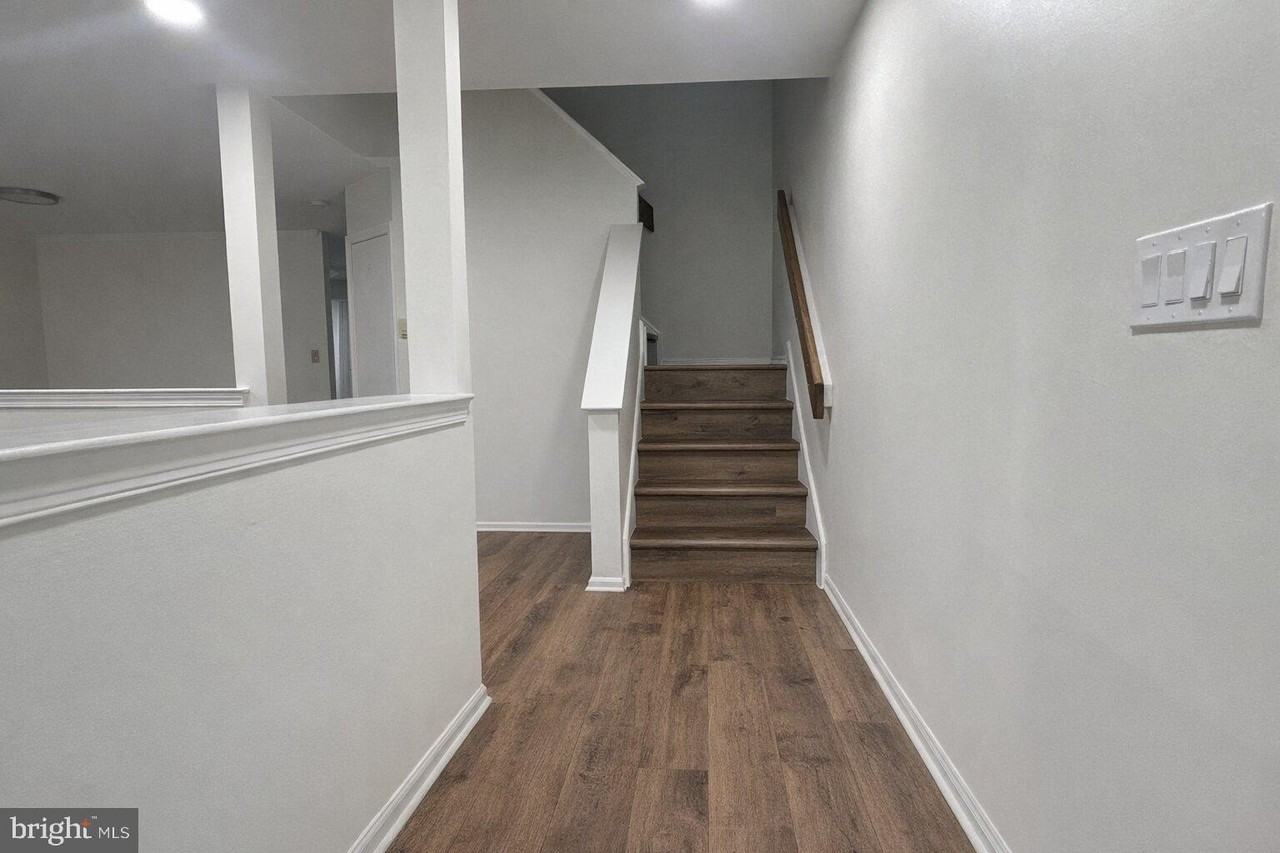 329 Gwynedd Ct - Photo 3 of 15