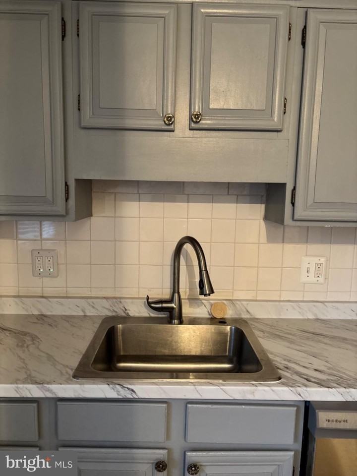 315 State St - Photo 4 of 18