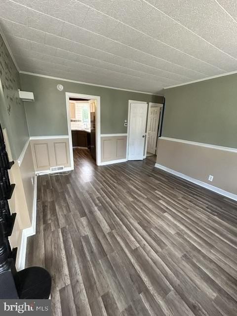 1133 Jefferson Ave - Photo 2 of 10