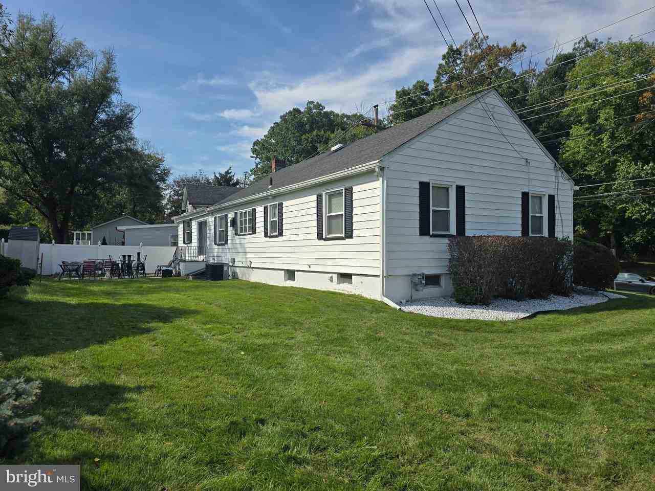 159 Green Ln - Photo 2 of 29