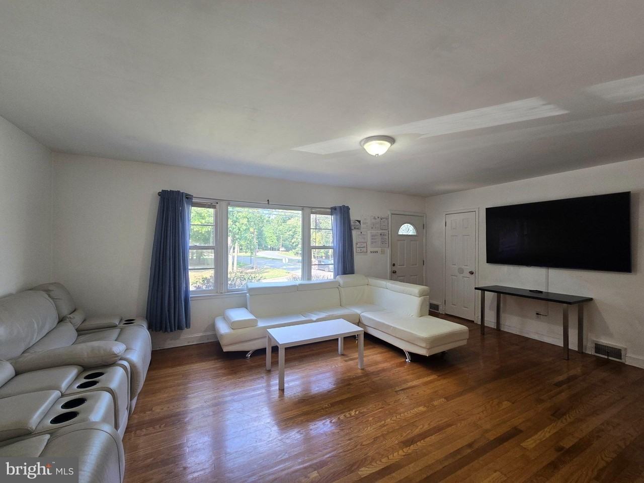 159 Green Ln - Photo 4 of 29