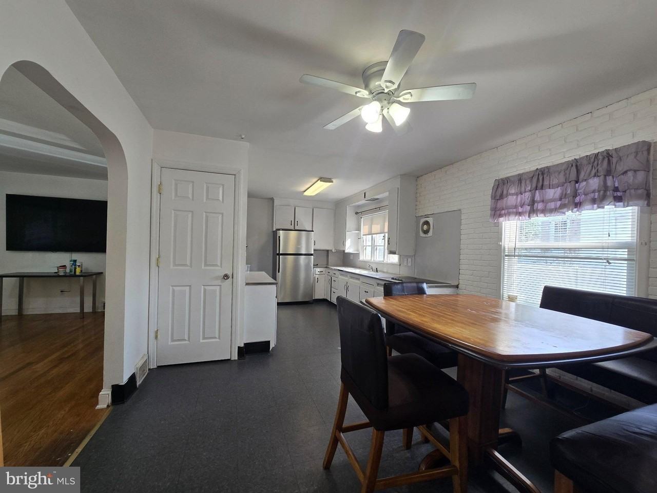 159 Green Ln - Photo 6 of 29