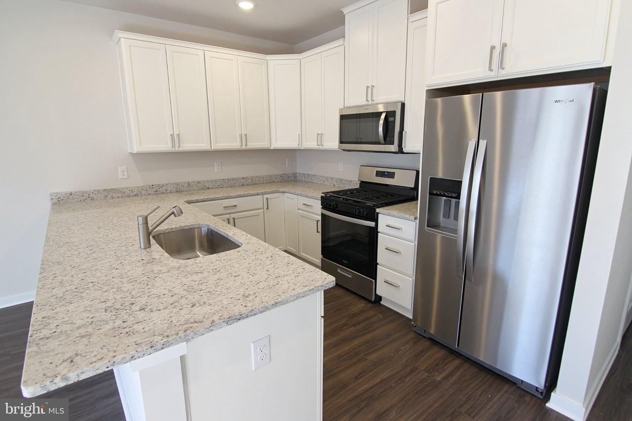 75 E 4th St #B - Photo 2 of 18