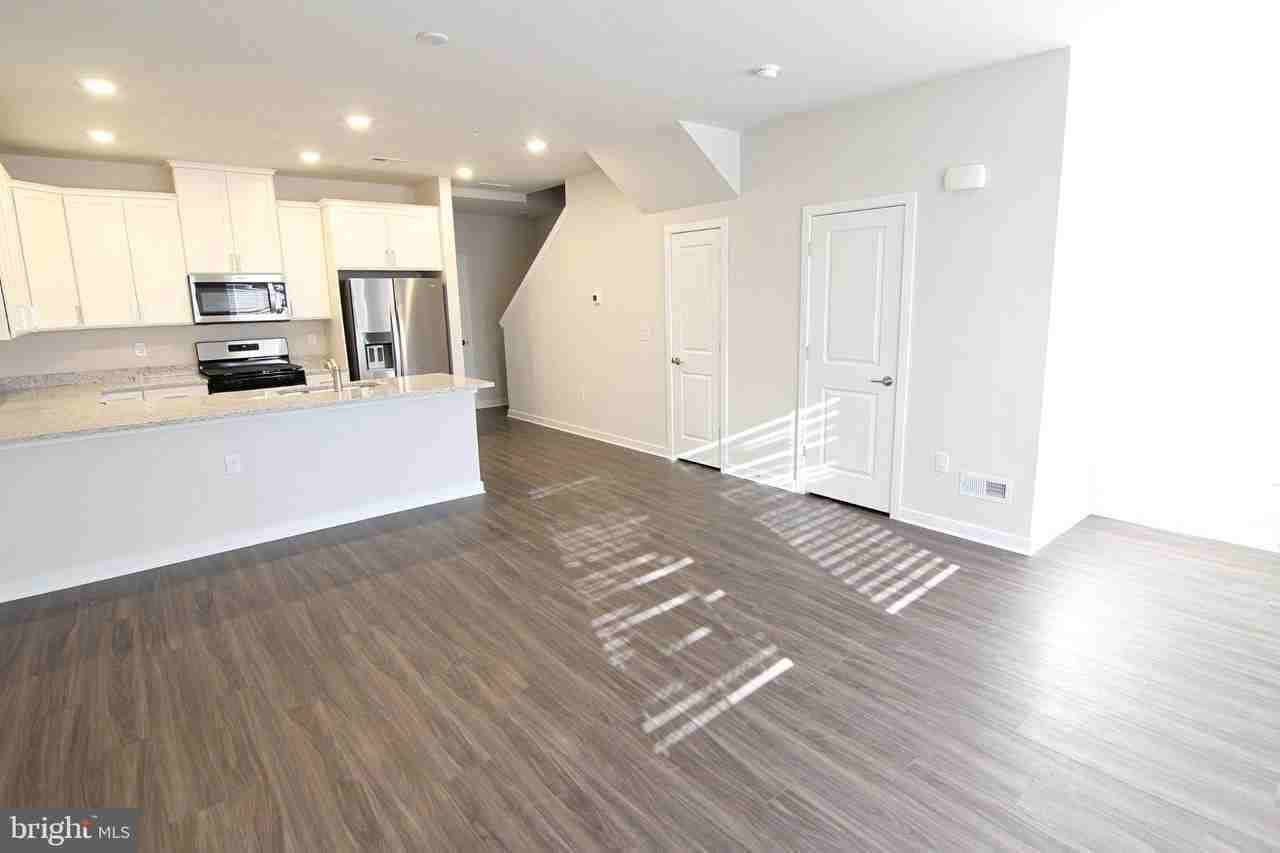 75 E 4th St #B - Photo 3 of 18