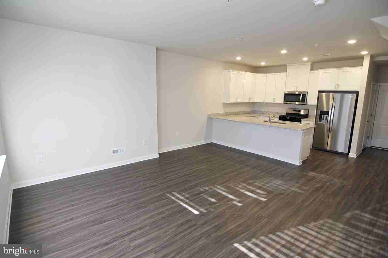 75 E 4th St #B - Photo 4 of 18