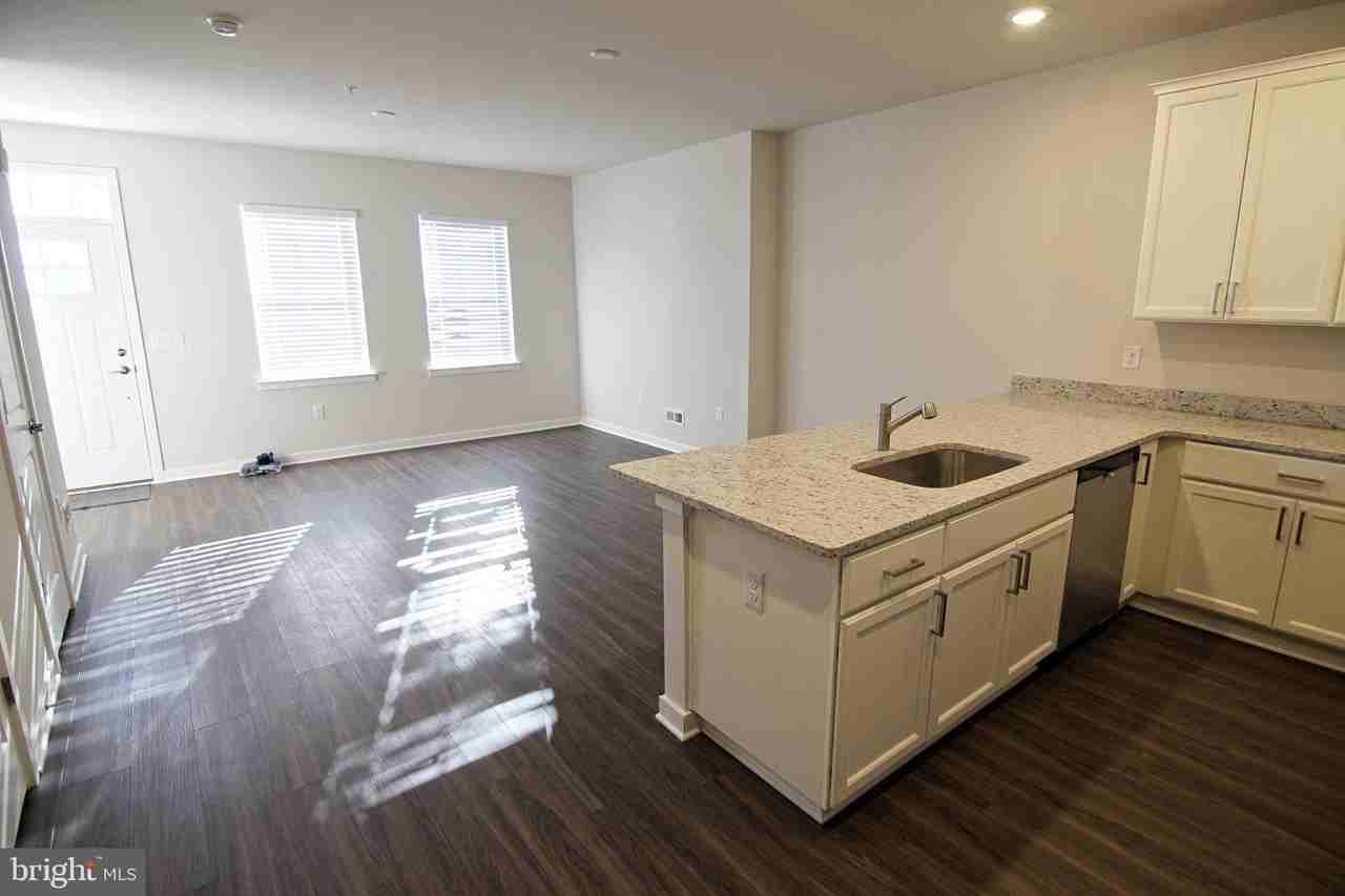 75 E 4th St #B - Photo 5 of 18