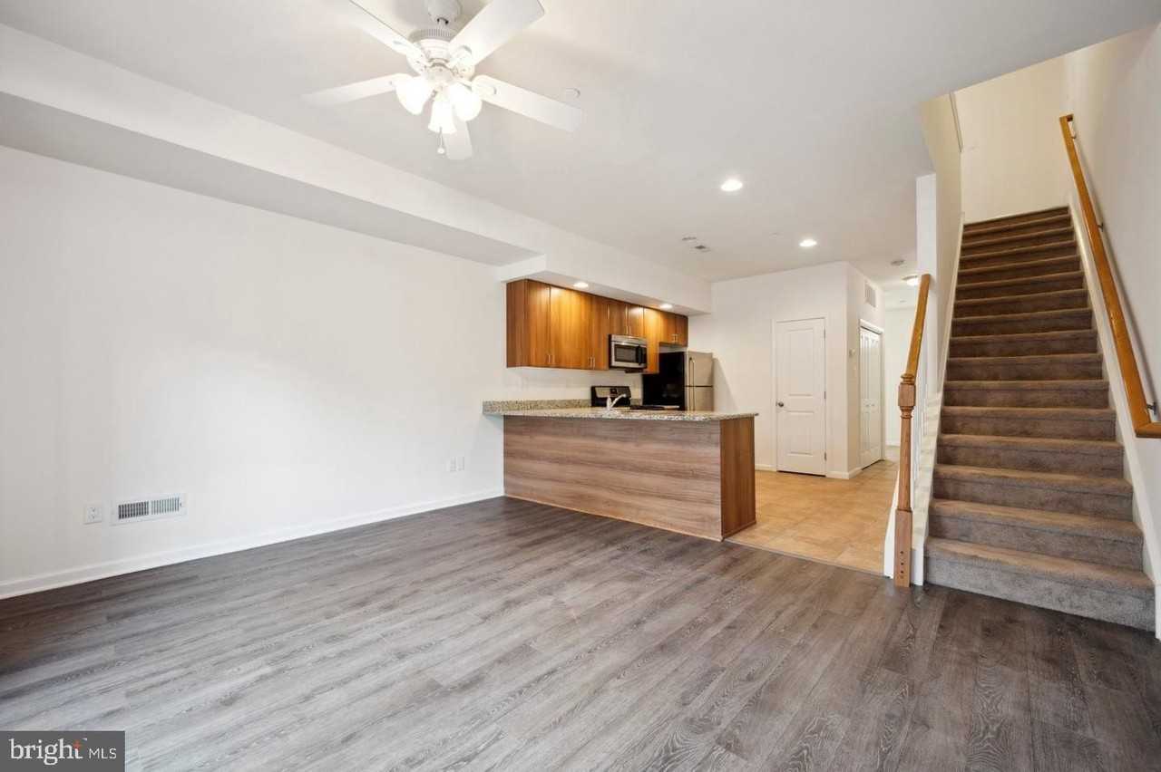 350 N York Rd #C12 - Photo 6 of 11