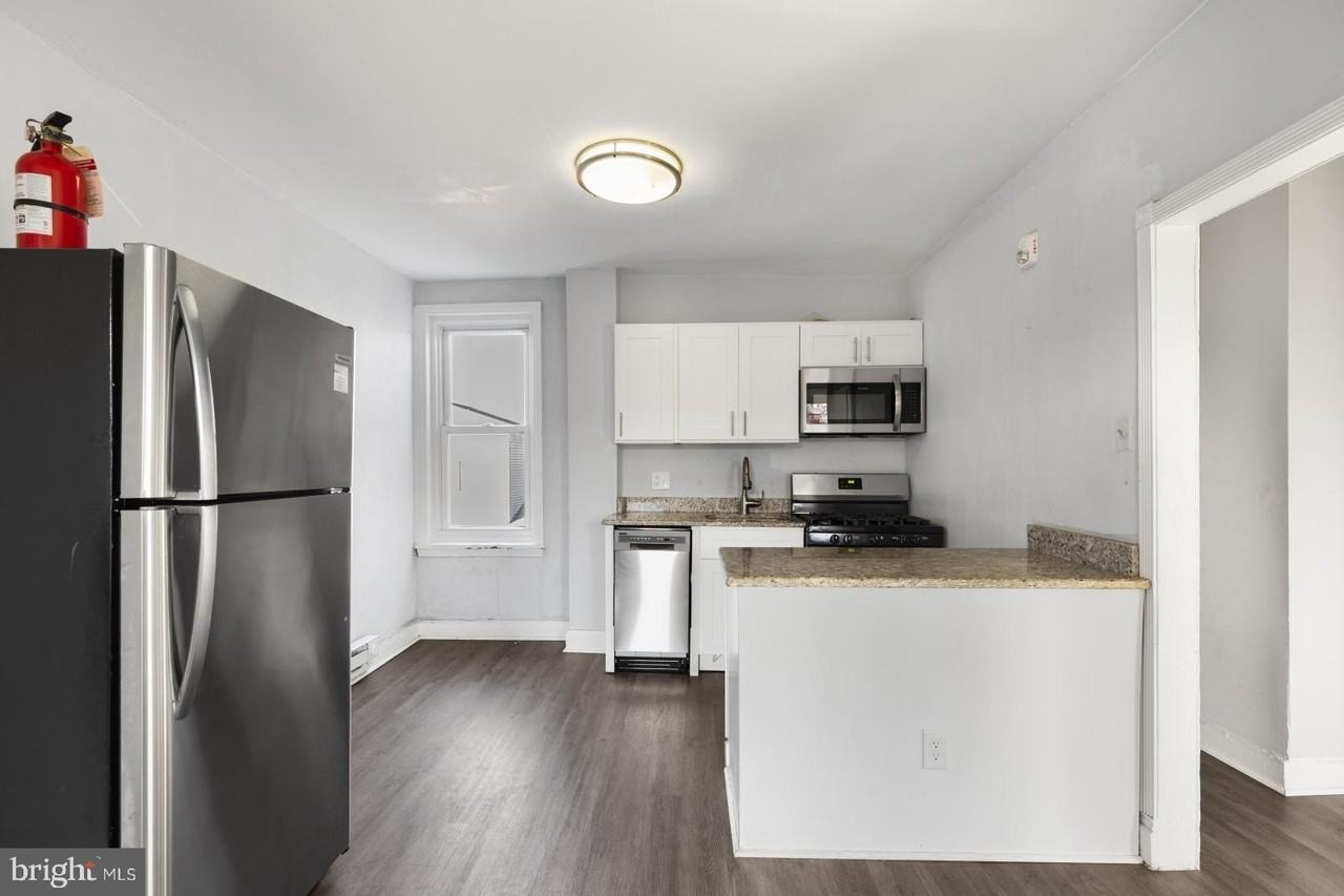 1735 W Oxford St #3 - Photo 4 of 24