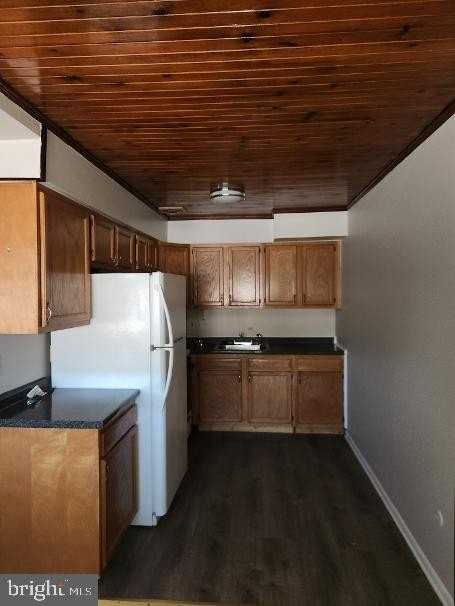 526 Lawler Ter - Photo 3 of 13