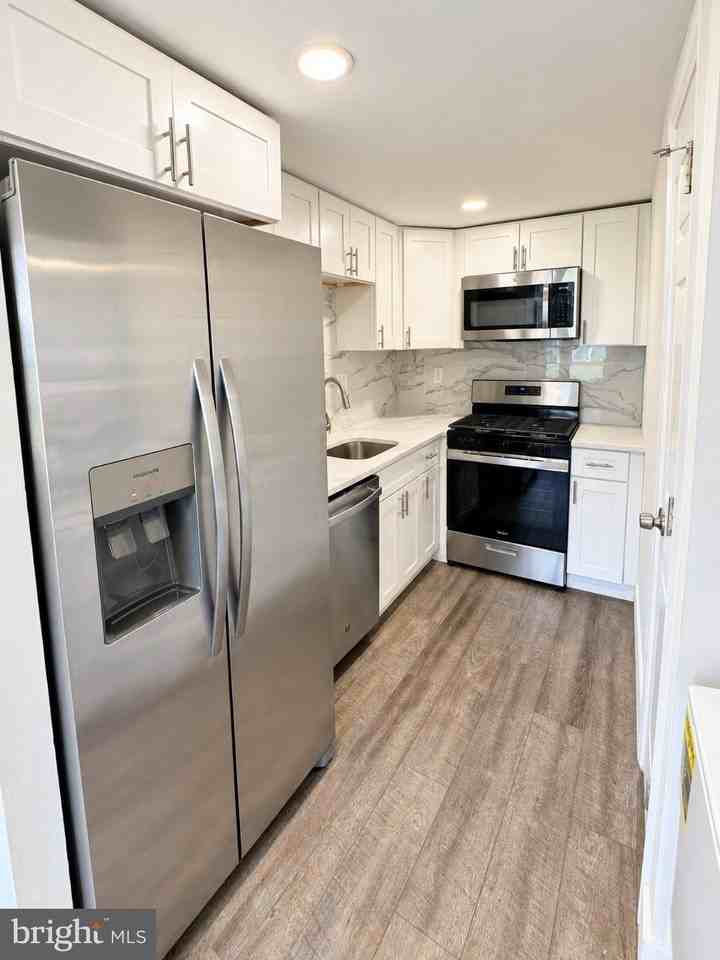 3850 Woodhaven Rd #704 - Photo 4 of 11
