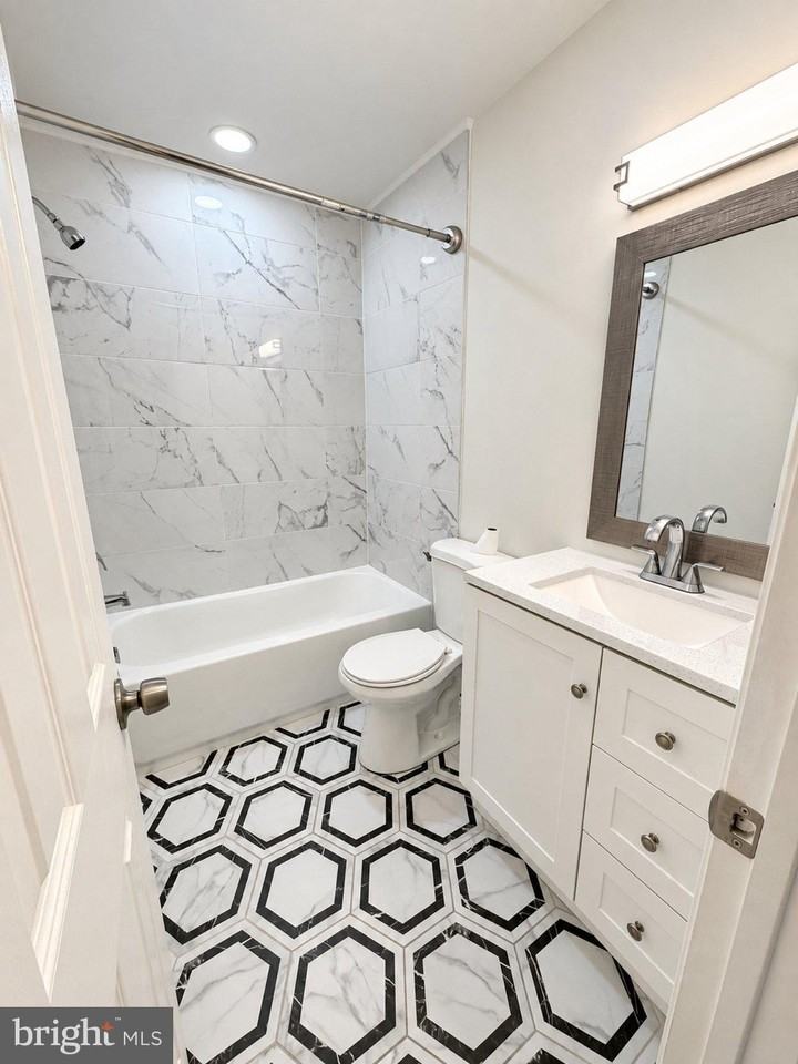 3850 Woodhaven Rd #704 - Photo 6 of 11
