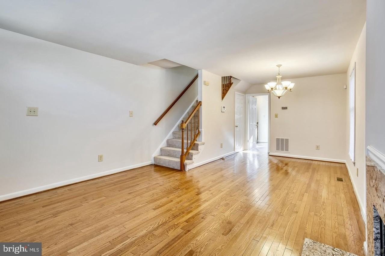 501 Colecroft Ct - Photo 4 of 35