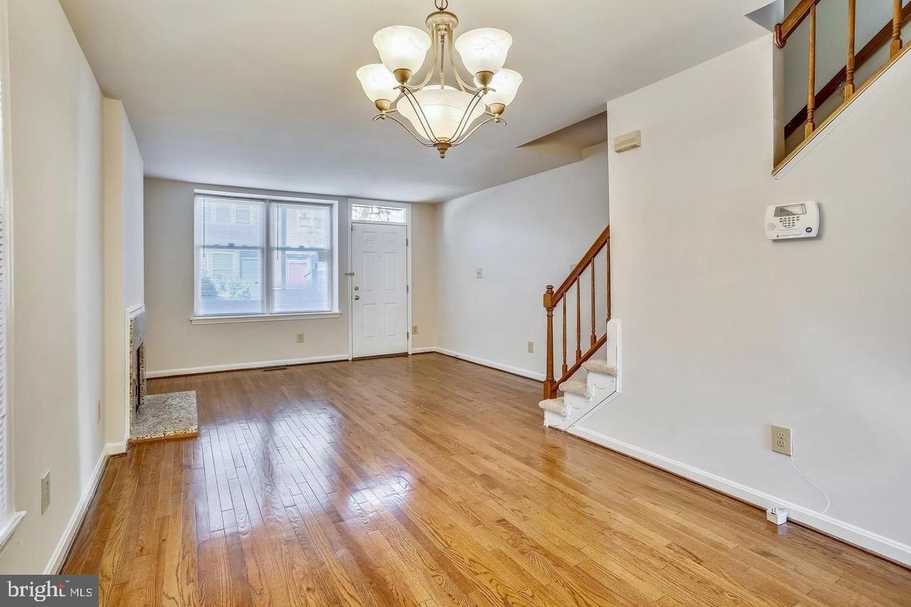 501 Colecroft Ct - Photo 5 of 35