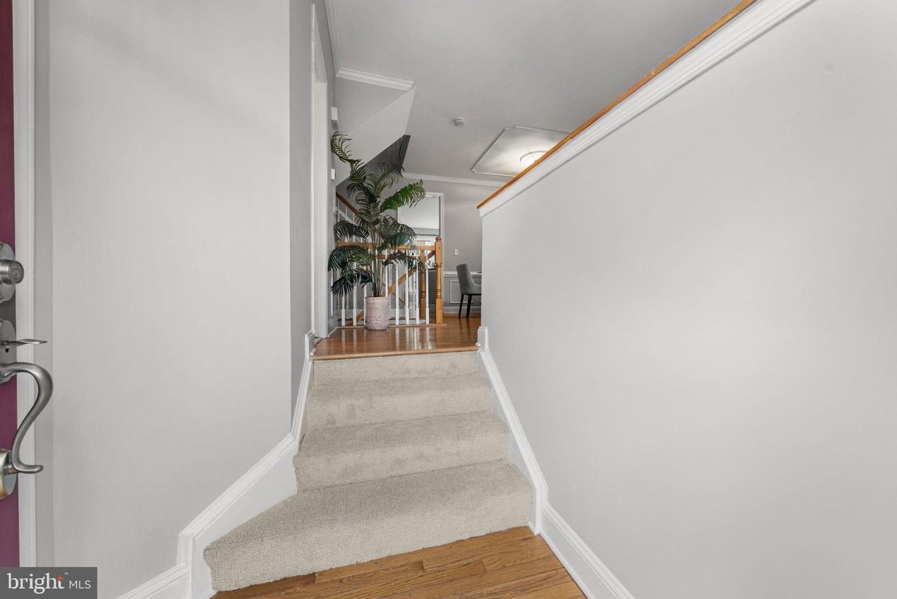 3905 Charles Ave - Photo 4 of 37