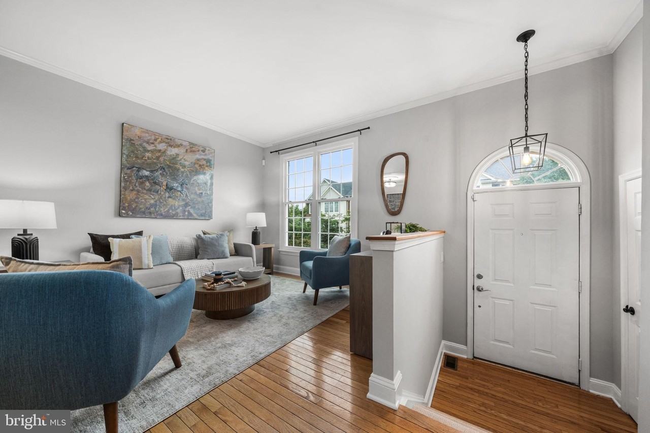 3905 Charles Ave - Photo 5 of 37
